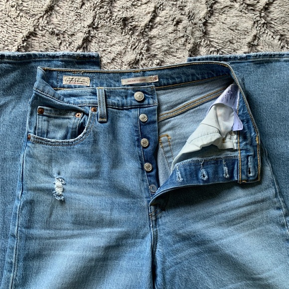 Levi's Ribcage High Rise Blue Jeans - Picture 4 of 6